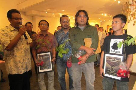 ProFauna Indonesia Terima Penghargaan Daun to Earth Awards 2012