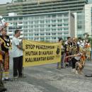 Bersama masyarakat adat Dayak, ProFauna kampanye menentang perusakan hutan di Kapuas oleh perusahaan kayu