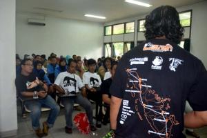 Chairman ProFauna Indonesia Rosek Nursahid memberikan kuliah umum di depan mahasiswa Kehutanan