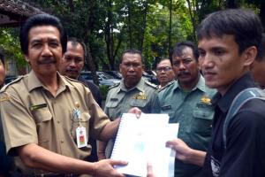 ProFauna Serahkan Petisi Internasional ke Gubernur Bali untuk Menindak Tegas Perdagangan Penyu