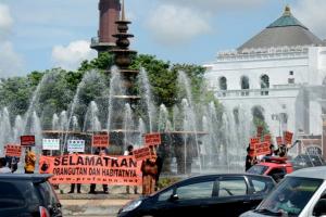 Tim RFO melakukan kampanye di pusat kota Palembang, di bundaran air mancur yang berdekatan dengan Masjid Agung.